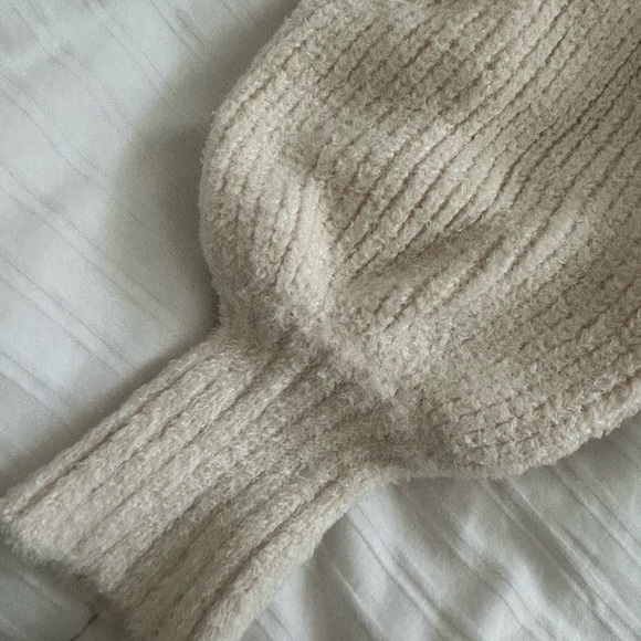 sweater - Picture 3 of 4